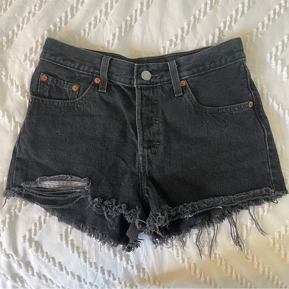 Levi’s 501 black denim cutoff shorts 25